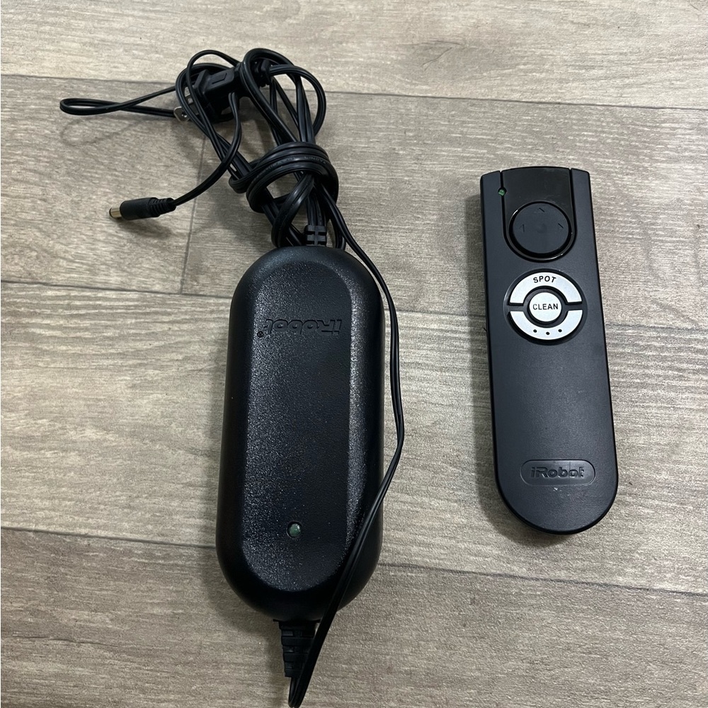 iRobot Roomba 770 Remote and charger